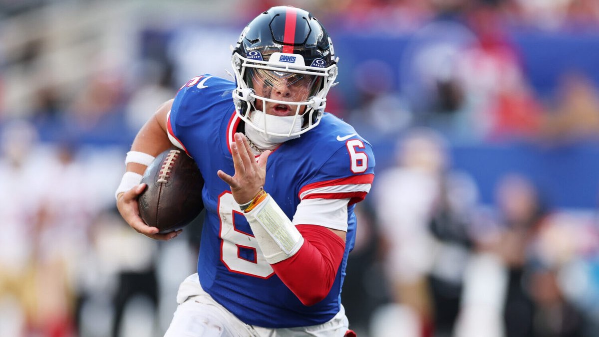 CaptainSamster1's tweet photo. Why was Jaxson Dart still in the game on that last series??? Hopefully our future franchise QB and he’s taking unnecessary hit after unnecessary hit. 

Next thing for Giants fans to look forward to is the 2026 NFL Draft https://t.co/68O89YwJWs