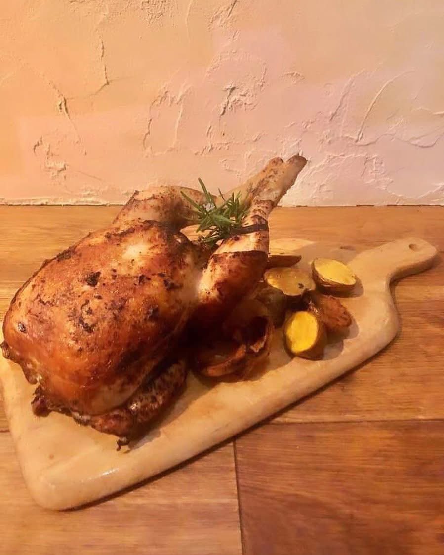 plate_tokyo's tweet photo. roasted chicken to go or eat in 
4500yen
include potatoes, salad &amp; tax 

ローストチキンご予約受付中！
鴨コンフィもございます！
https://t.co/HzDbI9m8s6 https://t.co/MVMzYmCOfC