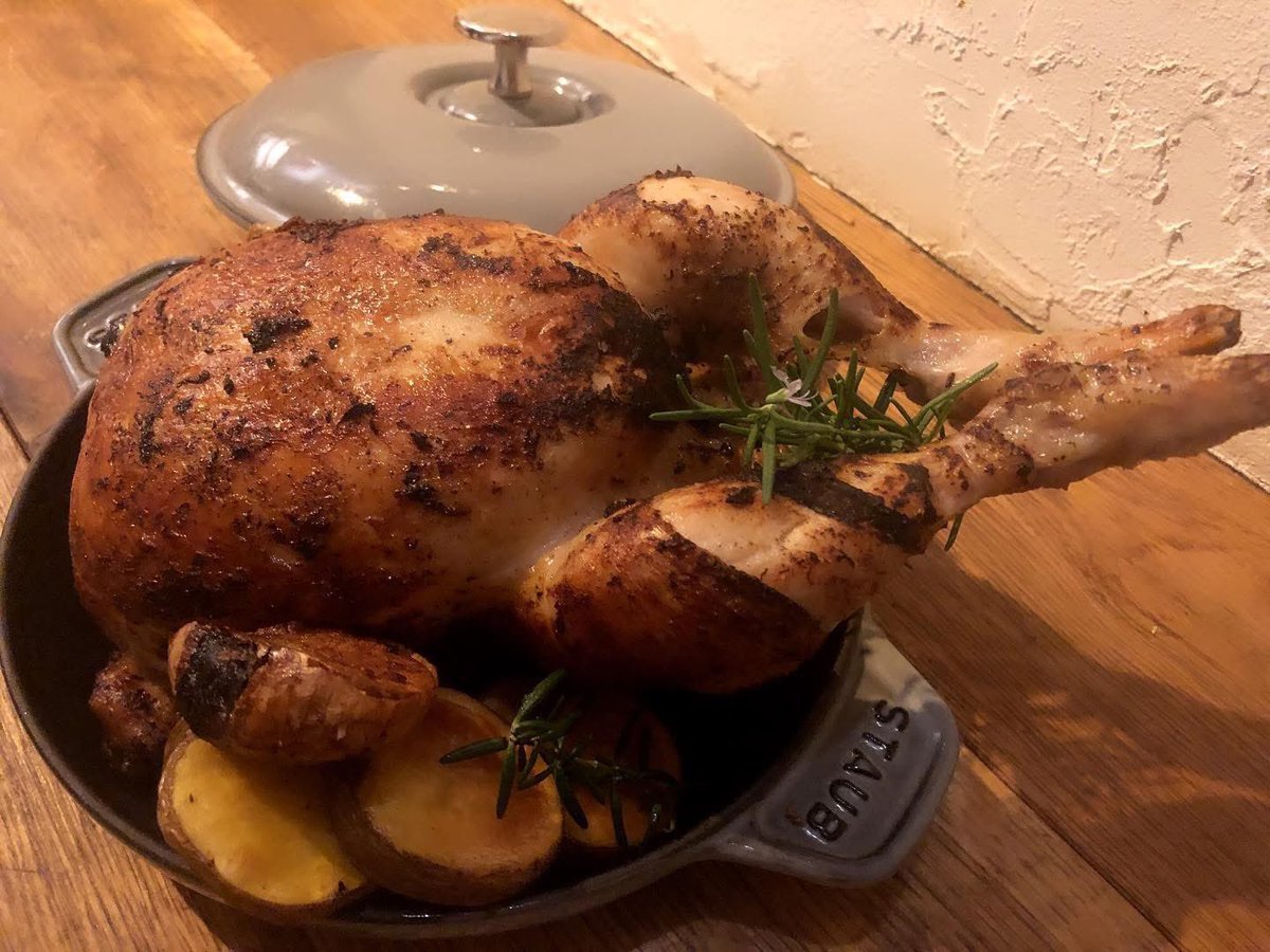 plate_tokyo's tweet photo. roasted chicken to go or eat in 
4500yen
include potatoes, salad &amp; tax 

ローストチキンご予約受付中！
鴨コンフィもございます！
https://t.co/HzDbI9m8s6 https://t.co/MVMzYmCOfC