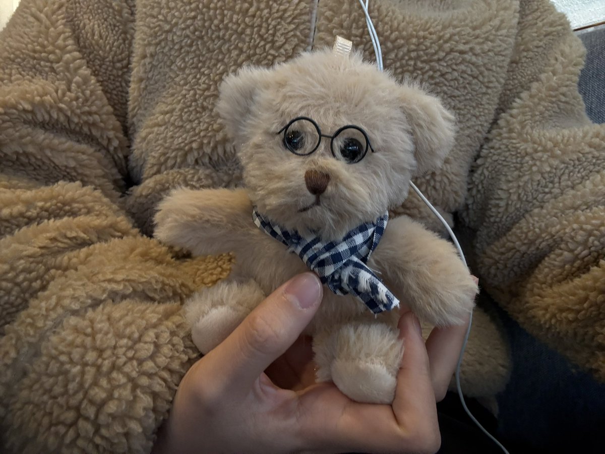 #풀풀편지배달작전 예술이 제일 멀리 퍼질 수 있는 방법. 12월 12일 ! 음악, 영화, 시와 편지! 어디에도 없는 형식이라 항상 모험 속에 살고 있는데 오픈을 앞두고 너무 떨리는데 많이 응원해 주세요. . 항상 풀풀의 실험을 무조건 응원해주는 교보문고 정말 고마워요 🤍