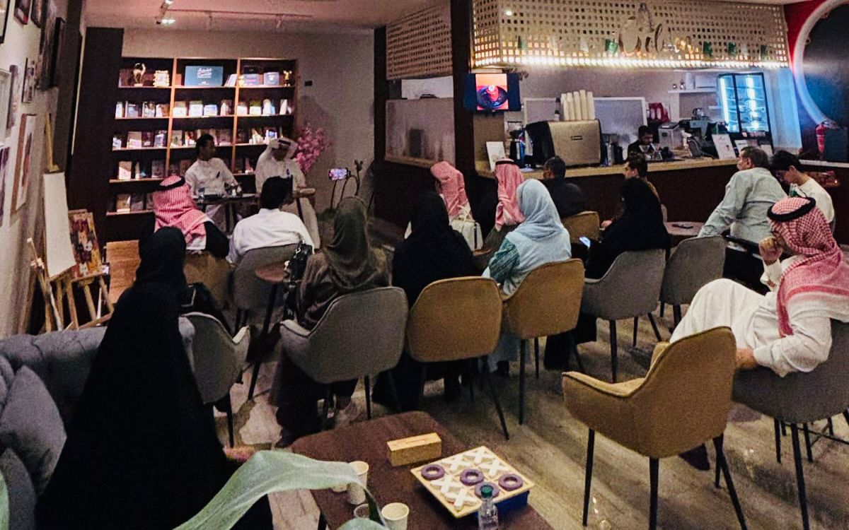 Issa20152015's tweet image. الرواية العربية في المهجر؛ عنوان أمسية الإثنين ١ ديسمبر، و التي أدرتُ حوار موضوعها الذي قدمه د. سعد البازعي،  في مقهى الأدب الذهبي، بتنظيم من نادي سيدات الفكر، تحت مظلة #الشريك_الأدبي، وتفاصيل عدة حول هذا النوع من الرواية ونشأتها وسماتها ومراحل تطورها وروادها ونماذج مختارة، بحضور…