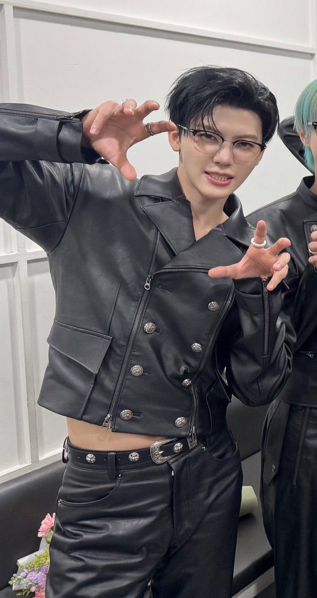 itznajaem's tweet image. JAEMIN’S TINY SLUTTY WAIST GODDAMN ITTT