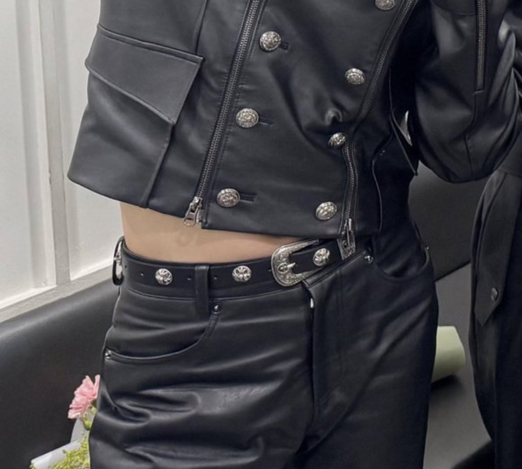itznajaem's tweet image. JAEMIN’S TINY SLUTTY WAIST GODDAMN ITTT