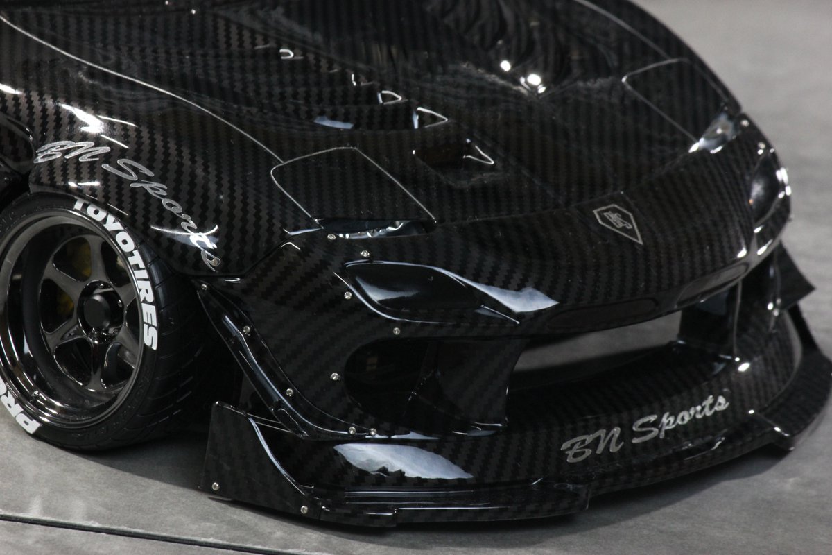 メッキのパネルラインがあると、フルカーボンstyleボディはより映えるかも？！「え！欲しい！」という方は、いいね♡お願いします😍