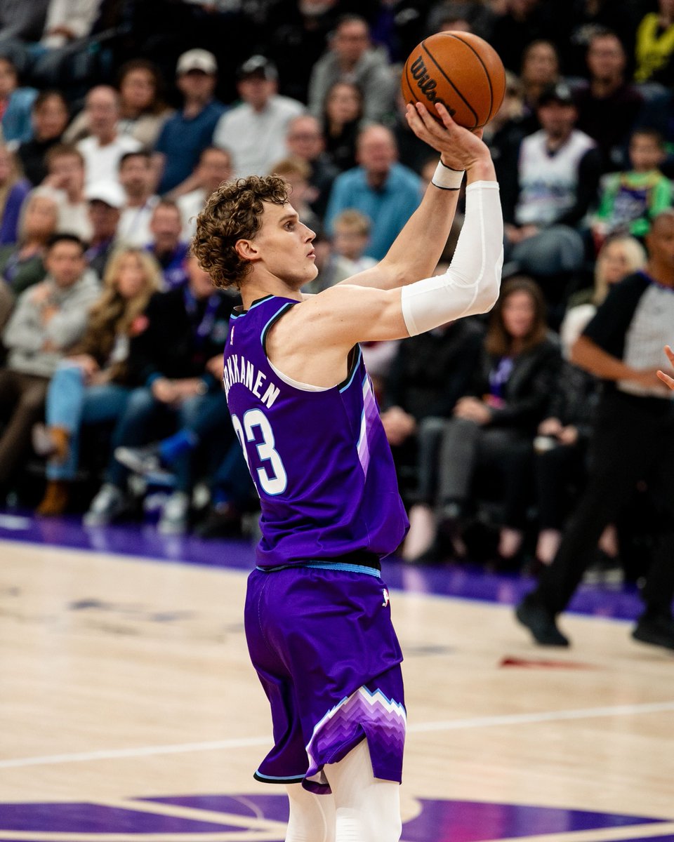 23's got 24 and he's having a great curls day 🥰 