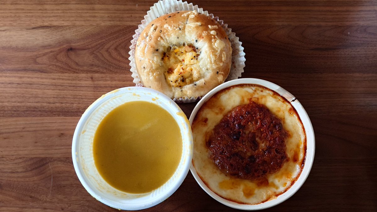 youichan1009's tweet photo. 今日の #ランチ 。#ドミニクドゥーセの店 #ミートソースドリア #クラウン卵チキン #野菜スープ
#lunch #dominiquedoucet #meatsaucedoria #vegitablesoup #crowneggchicken https://t.co/2rPNQKk0PP
