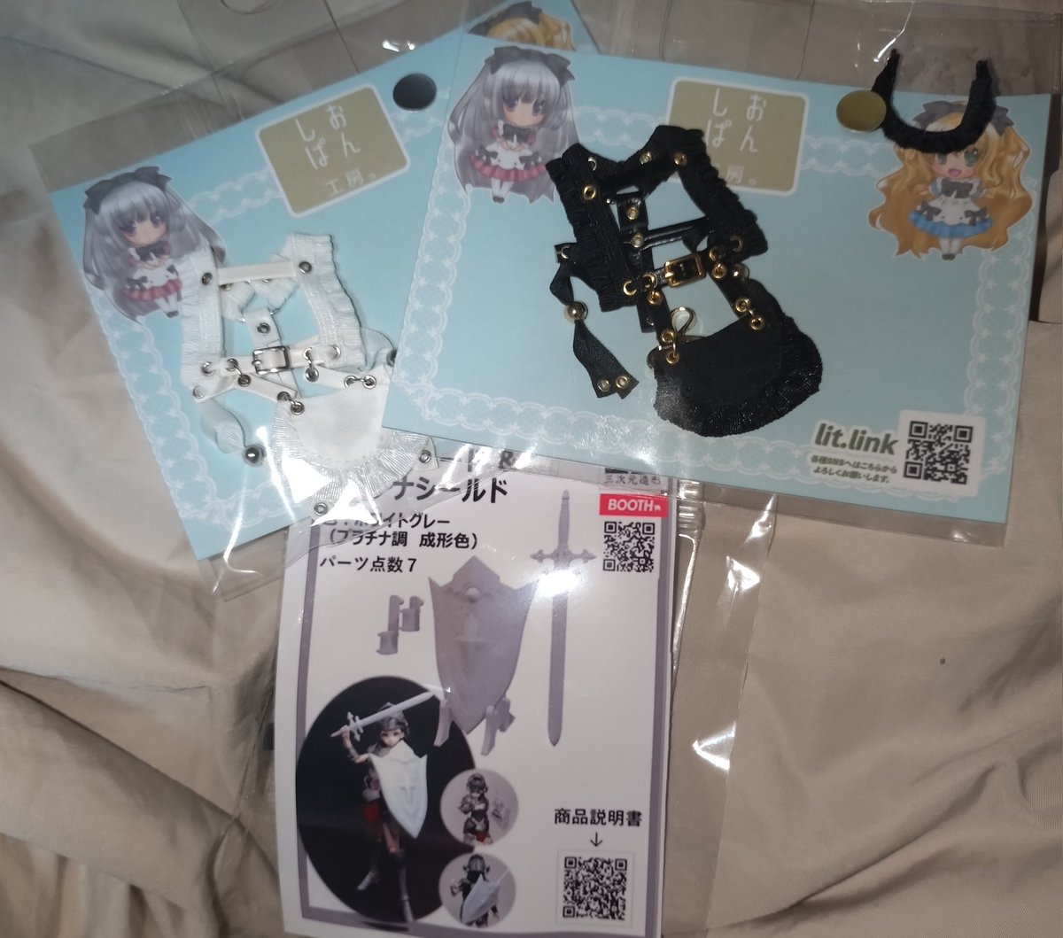 izayoinokimi's tweet image. 昨日、また時間ギリギリでの33-mitomi-(@33_mitomi )さん来店で、
アキバ三次元造形(@akiba3dmodeling )さんのプラチナソード&amp;amp;プラチナシールド
しおぱん工房(@shiopankobo )さんのメイドハーネス(白と黒)を入手しまして…
#ダイダイダイRTA
開始の合図と致します←