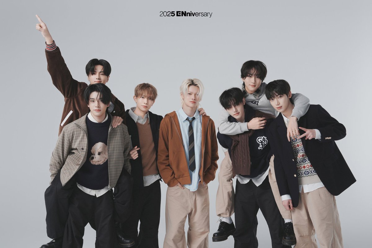 🏎️ 251121
FAMILY Photo #1

오늘도 평화로운 엔하이픈
다섯 번째 가족사진 🖐

#ENHYPEN5thAnniversary
#엔절 #다섯번째가족사진 #가족이픈
#우리엔하이픈꽉꼭안아
#ENHYPEN #엔하이픈
