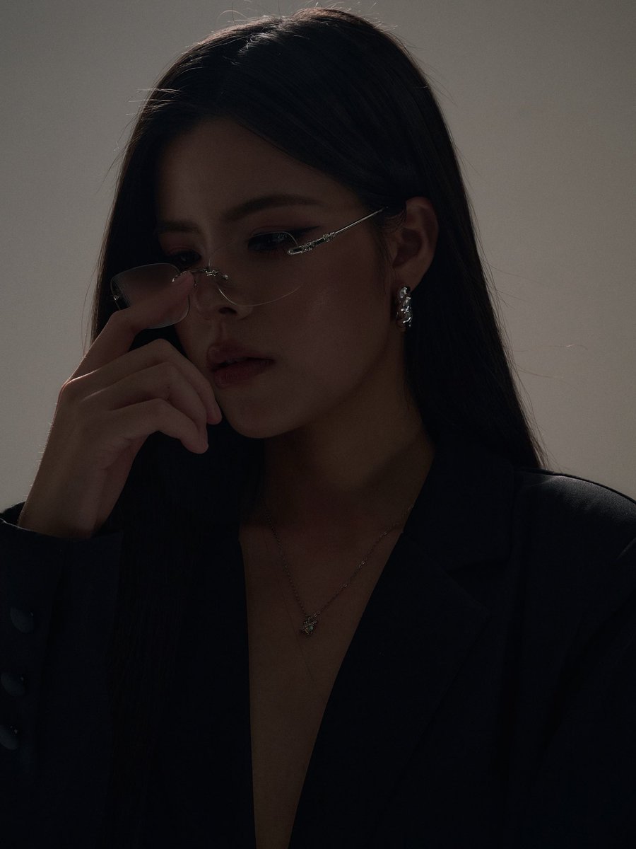 Fair Rzy Thai Star Fay Riezz Celebrates Turning 24 with Fans