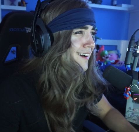 codeinwee's tweet image. estos twits siempre me recuerdan q podré ser muy linda pero nunca seré un streamer hombre con peluca/filtro💔