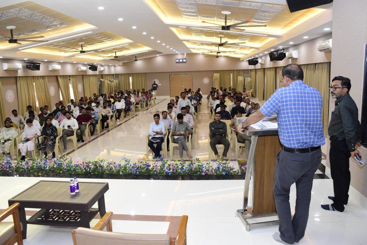 તા. 26 નવેમ્બરે કરમસદથી પ્રારંભ થયેલી સરદાર @ 150 યુનિટી માર્ચ રાષ્ટ્રીય પદયાત્રાનું સમાપન તા. 6 ડિસેમ્બરે સ્ટેચ્યુ ઓફ યુનિટી ખાતે થશે...

નર્મદા જિલ્લામાં યોજાનારી રાષ્ટ્રીય પદયાત્રાના સુચારૂ આયોજન માટે જિલ્લા વિકાસ અધિકારી શ્રી આર.વી.વાળાએ જિલ્લાના સંબંધિત અધિકારીશ્રીઓ સાથે