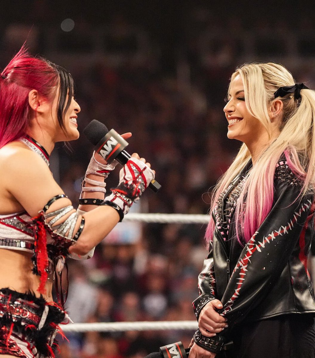 TeamBlissWWE's tweet image. Monday Night BLISS🎀💞

@AlexaBliss_WWE digitals from #WWERaw!