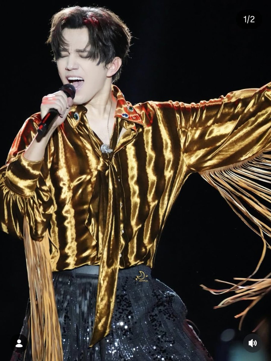 <a href="/DDears00/">DQDears00</a> <a href="/dimash_official/">Dimash Qudaibergen</a> Cuando la voz de Dimash se elevó, sentí que las mismísimas pirámides contenian el aliento, escuchando las melodías que él les estaba cantando. La magia era impresionante!😱🎤A VOICE THAT UNITES 
#DimashQudaibergen 
Follow the music
