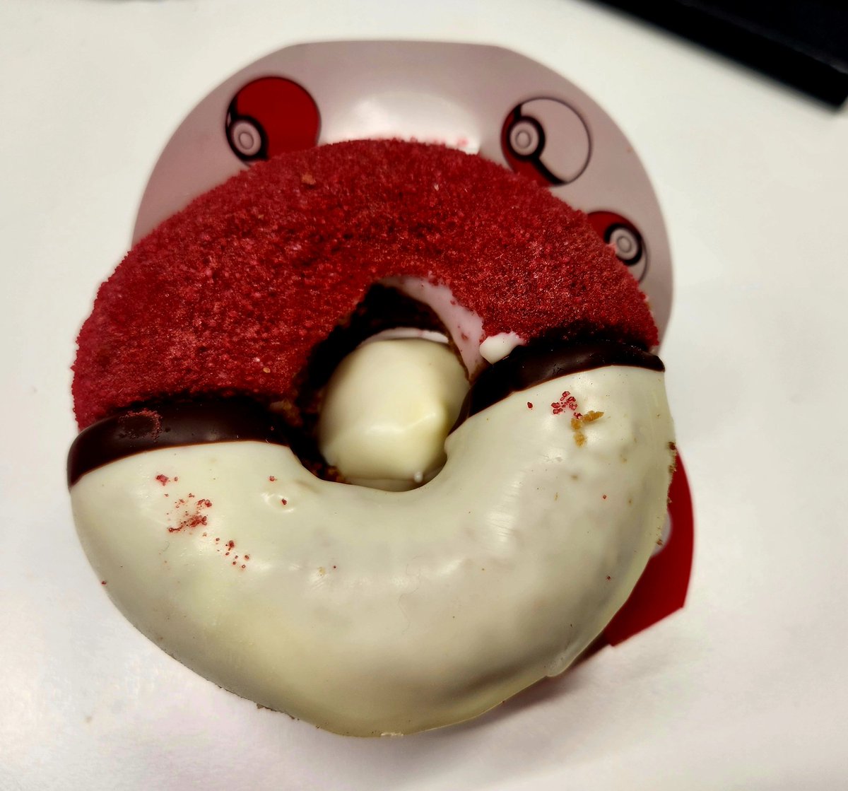 今日出社したらドーナツ🍩がデプロイされてました。私はポケモンボールドーナツを頂きました😋
#LifeAtRedHat