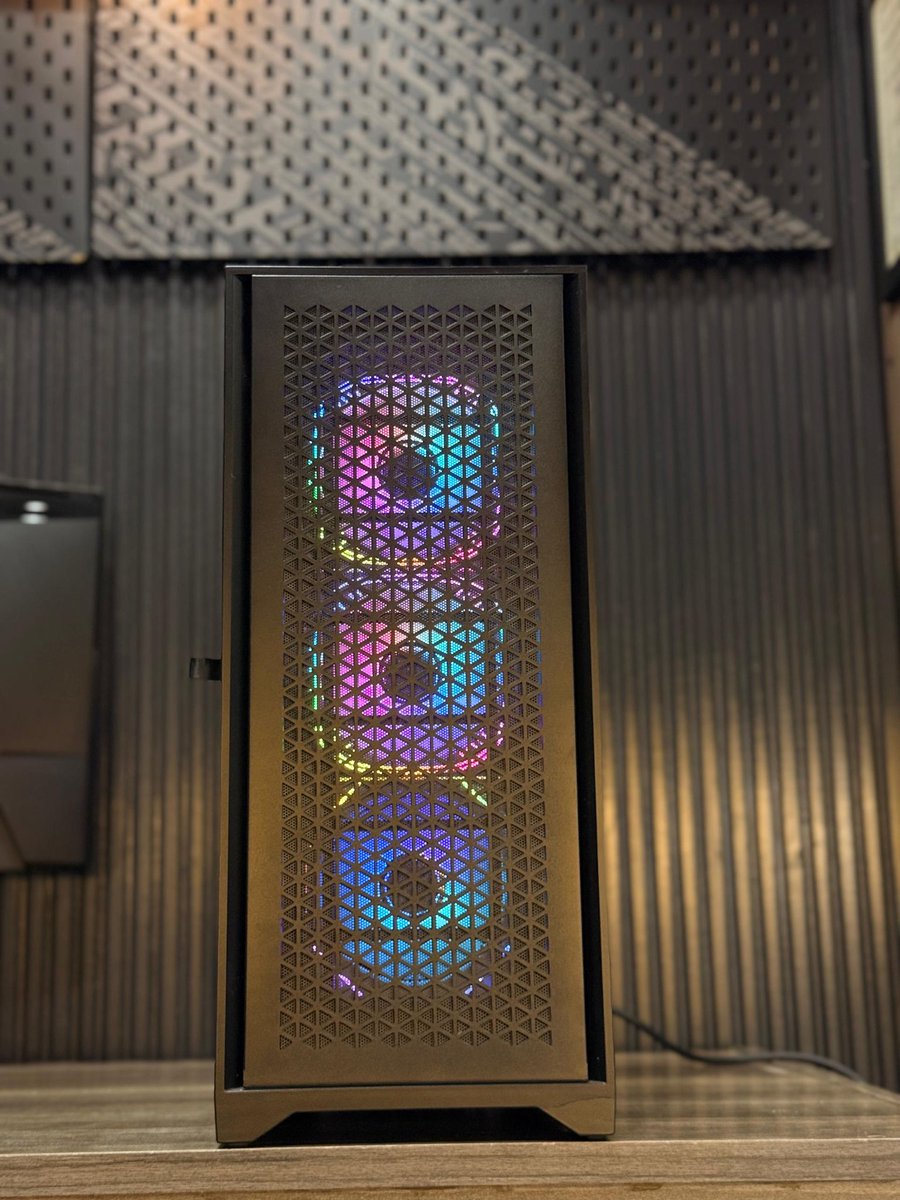 GoodluckMalekoJ's tweet image. 🎮 Custom Gaming PC – High-End Performance

🔸 CPU: AMD Ryzen 7 7700X
• 8 Cores / 16 Threads
• Boost clock up to 5.4GHz
• Built on Zen 4 architecture (5nm)
• Excellent for gaming + heavy multitasking
• Supports PCIe 5.0 &amp;amp; DDR5 for next-gen performance