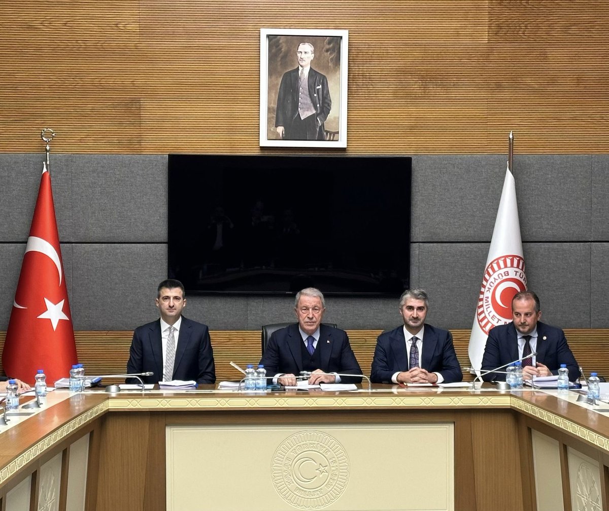 hulusiakarmedya's tweet photo. Şehit aileleri ve gazilerimiz bizim başımızın tacıdır.

Bu çerçevede ilgili kurum ve kuruluşların katkılarını değerlendirdiğimiz  kapsamlı bir  toplantı gerçekleştirdik. 

Düzenlemenin bir an evvel hayata geçmesi için çalışmalarımızı aralıksız sürdürüyoruz. 

Emeği geçen herkese teşekkür ediyoruz.