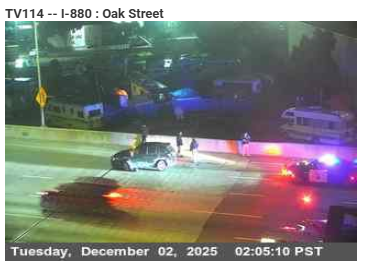 KCBSAMFMTraffic's tweet photo. #Oakland -- Southbound #Interstate880 past Oak, a spinout is clearing from the right lane after hitting the side wall. (Photo: @CaltransD4) #KCBSTraffic. https://t.co/LkFajIdceZ