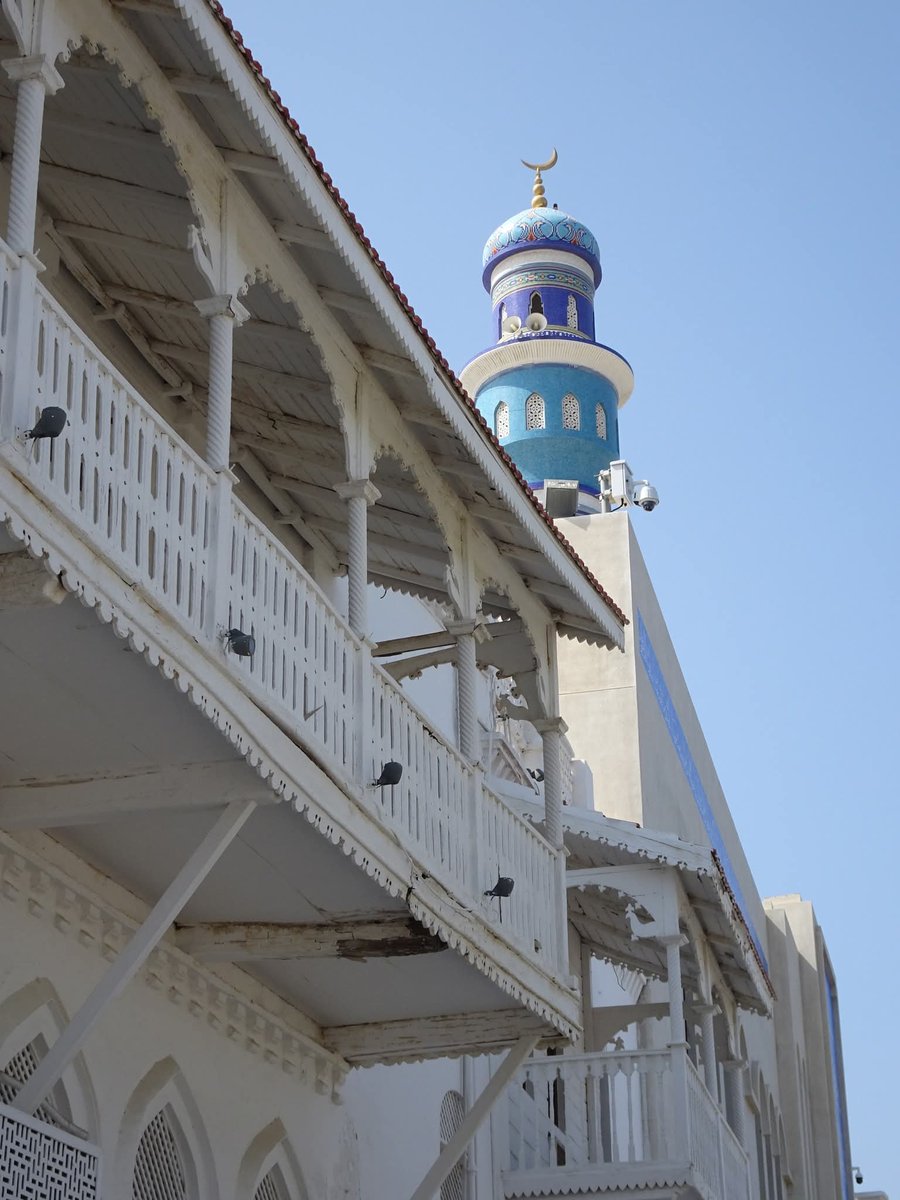 skymanuelima's tweet photo. Mutrah, Matara, Matra ou Mutra é uma localidade da província de Mascate, em Omã, encravada entre picos rochosos e o importante porto de Mina Qaboos. #Mutrah #Mascate #Omã #porto_de_Mina_Qaboos #travelphotography #viagens #FotógrafoAmador https://t.co/41noahgLFO