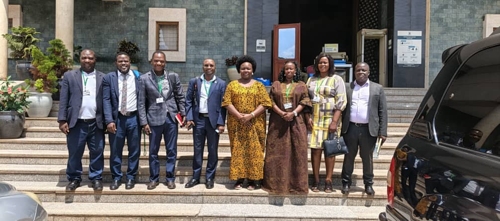 ApaaPasa's tweet photo. @ugandaemptiers, our member in Kampala, was honored to meet with #Uganda Parliament Sanitation Committee. 
TAOUEL, notre membre à Kampala, a été honorée par le Comité d'Assainissement du Parlement #ougandais lors d'une réunion. 

#odd6 #sdg6 #africa #afrique https://t.co/z3SdKSVcYt
