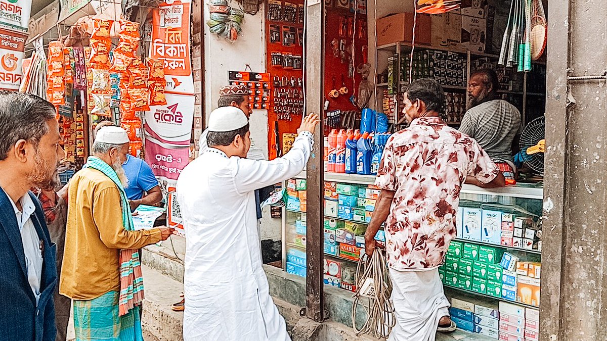 AbdulZabbarBd's tweet image. ফতুল্লা কুতুবপুর রামারবাগ এলাকায় সাধারণ জনতার মাঝে এমপি প্রার্থী মাওলানা আবদুল জব্বারের লিফলেট বিতরণ ও মতবিনিময়।

#AdminPost
#abdul_zabbar
#naryangonj4
#vote_for_abdulzabbar 
#VoteForDaripalla 
#চলো_একসাথে_গড়ি_বাংলাদেশ