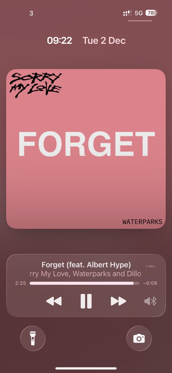 riley !! | red guitar! 🎸 tweet media