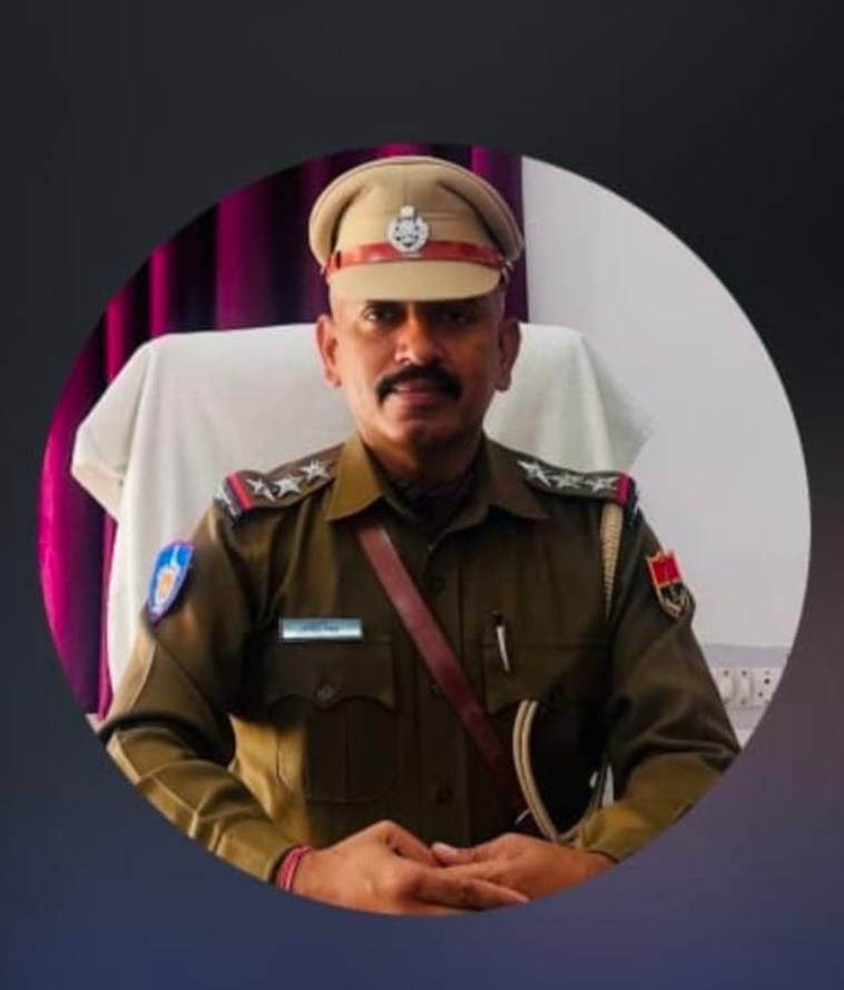 #हमारा हमीर व हमारा जमीर
पुरा सिस्टम मिलकर कब तक पुलिस को पंगु बनाते रहेगे आखिर पुलिस कर्मी तो इंसान है क्या इनका कोई नही है जो इनकी आवाज उठा सके आखिर कब तक पुलिस को दबाते रहेगे! कभी नेता तो कभी वकिल
<a href="/PoliceRajasthan/">Rajasthan Police</a> 
<a href="/RajCMO/">CMO Rajasthan</a> 
<a href="/KumariDiya/">Diya Kumari</a> 
<a href="/hanumanbeniwal/">HANUMAN BENIWAL</a> 
<a href="/DrKirodilalBJP/">Dr. Kirodi Lal Meena</a>