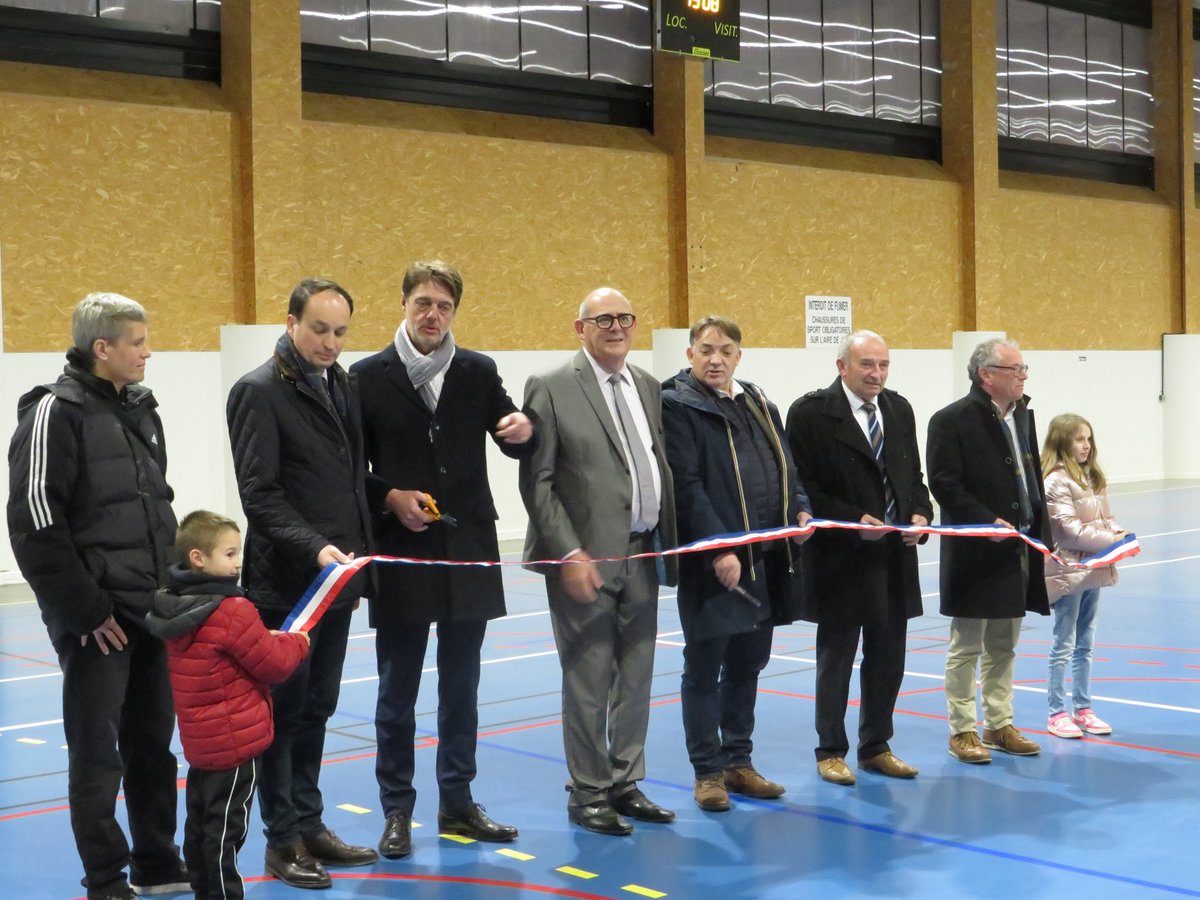 Belle inauguration de la Salle Omnisports de Chailland : un espace moderne et polyvalent dédié au sport.
👏👏👏 à Monsieur le Maire et au Conseil Municipal pour cette belle réalisation.