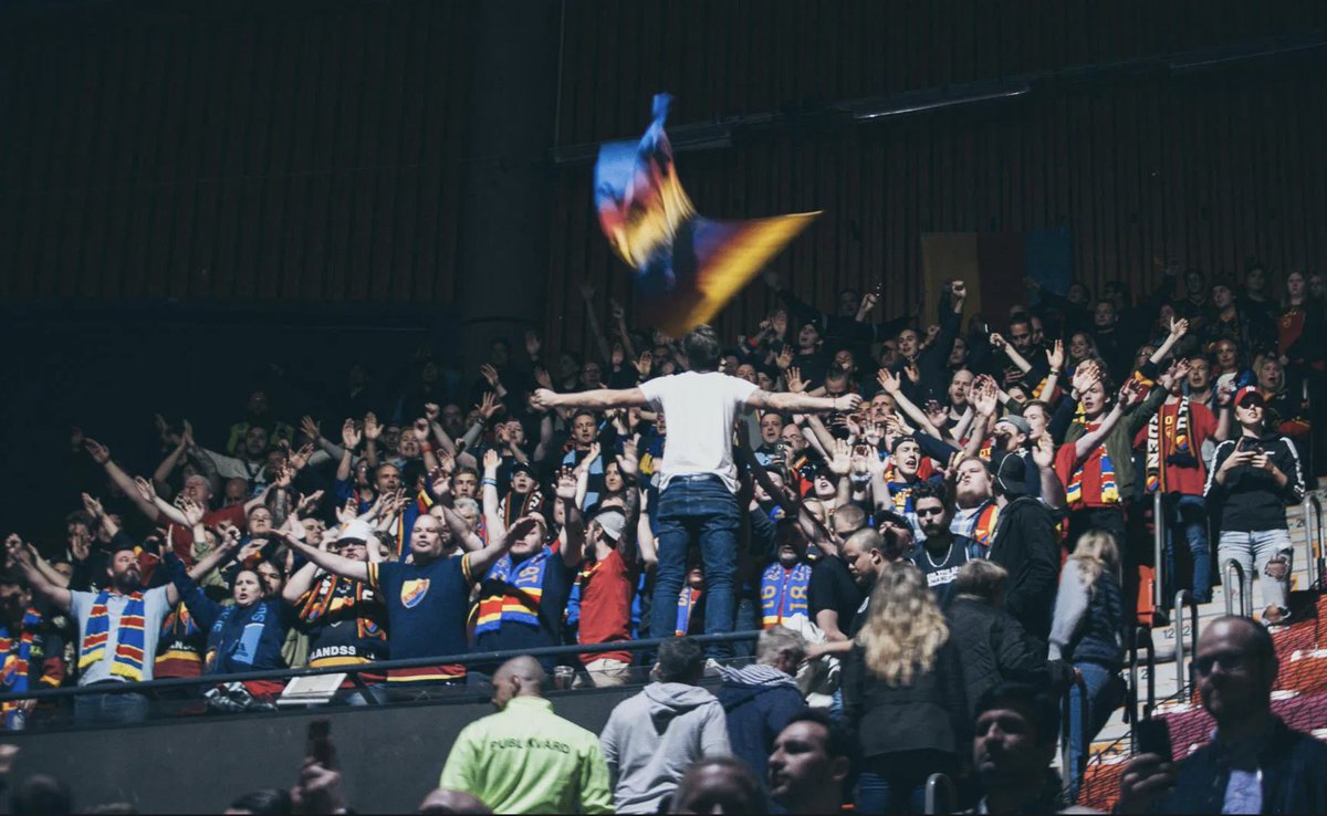 På torsdag spelar DIF mot Frölunda i Scandinavium och vi har haft kontakt med Kappa Bar på Rosenlundsgatan 8 i Göteborg som gärna tar emot Djurgårdare denna dag! De kör öl/vin/cider för 58 kronor

Boka bord via kappabar.se, mejla gbg@kappabar.se eller ring 031-3047960