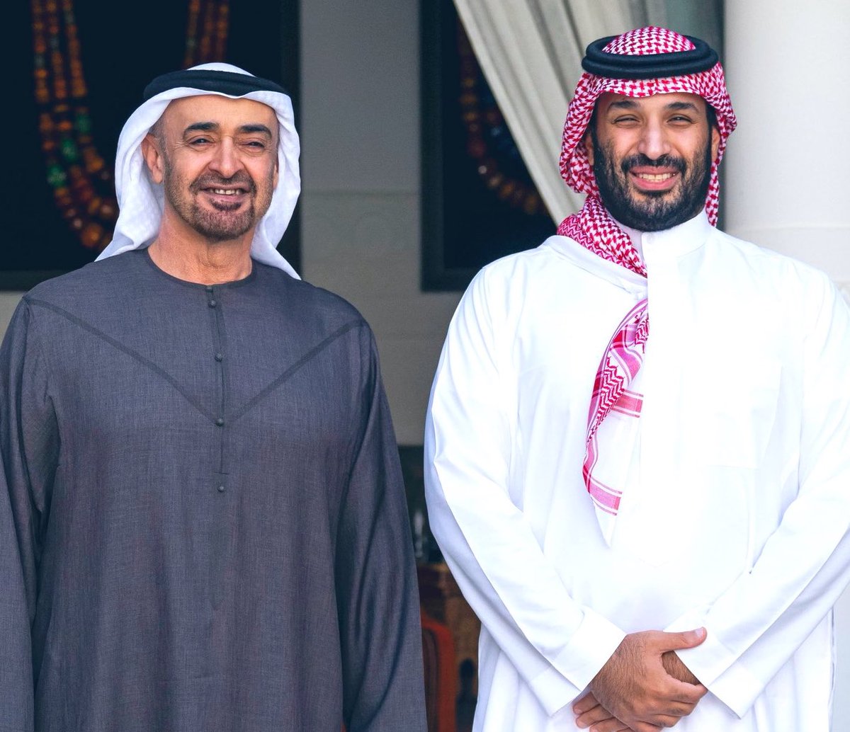 بمناسبة #اليوم_الوطني_الاماراتي_54 
نبارك لدولة الإمارات العربية المتحدة الشقيقة قيادةً وشعبًا هذا اليوم الوطني، سائلين الله أن يحفظ عليها نعم الأمن والاستقرار. 

🇸🇦🇦🇪