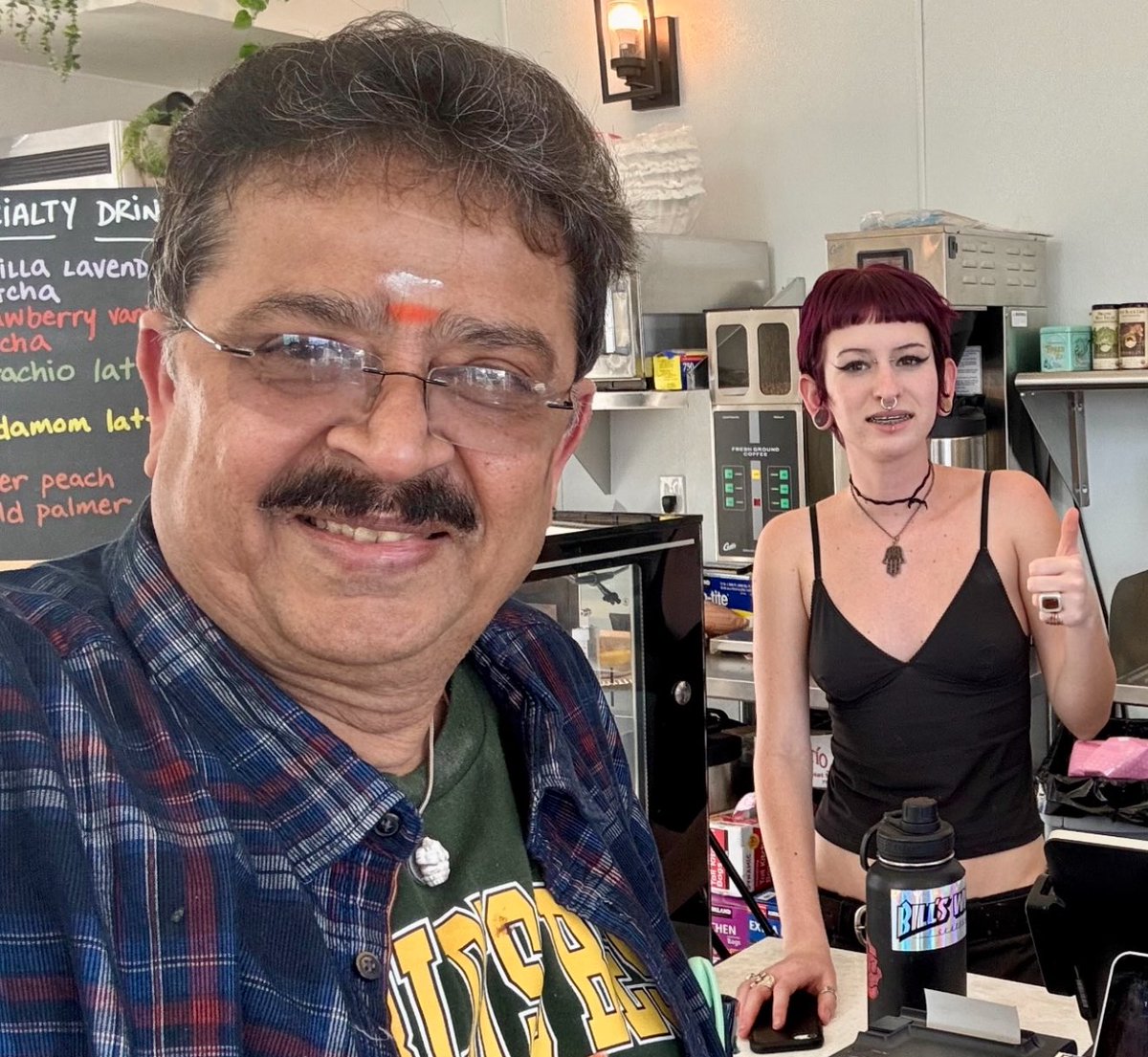 SVESHEKHER's tweet image. நானும் என் அமெரிக்க FAN. என் படம் மட்டும்தான் பாத்திருக்காங்க. புதுசா கட்சி ஆரம்பிச்ச யாரையும் தெரியாதாம்.