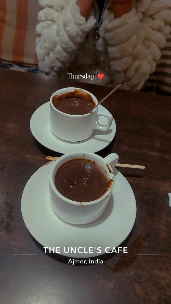 Coldcoffeeee__'s tweet image. Winters + hot chocolate best combination 😋 😍