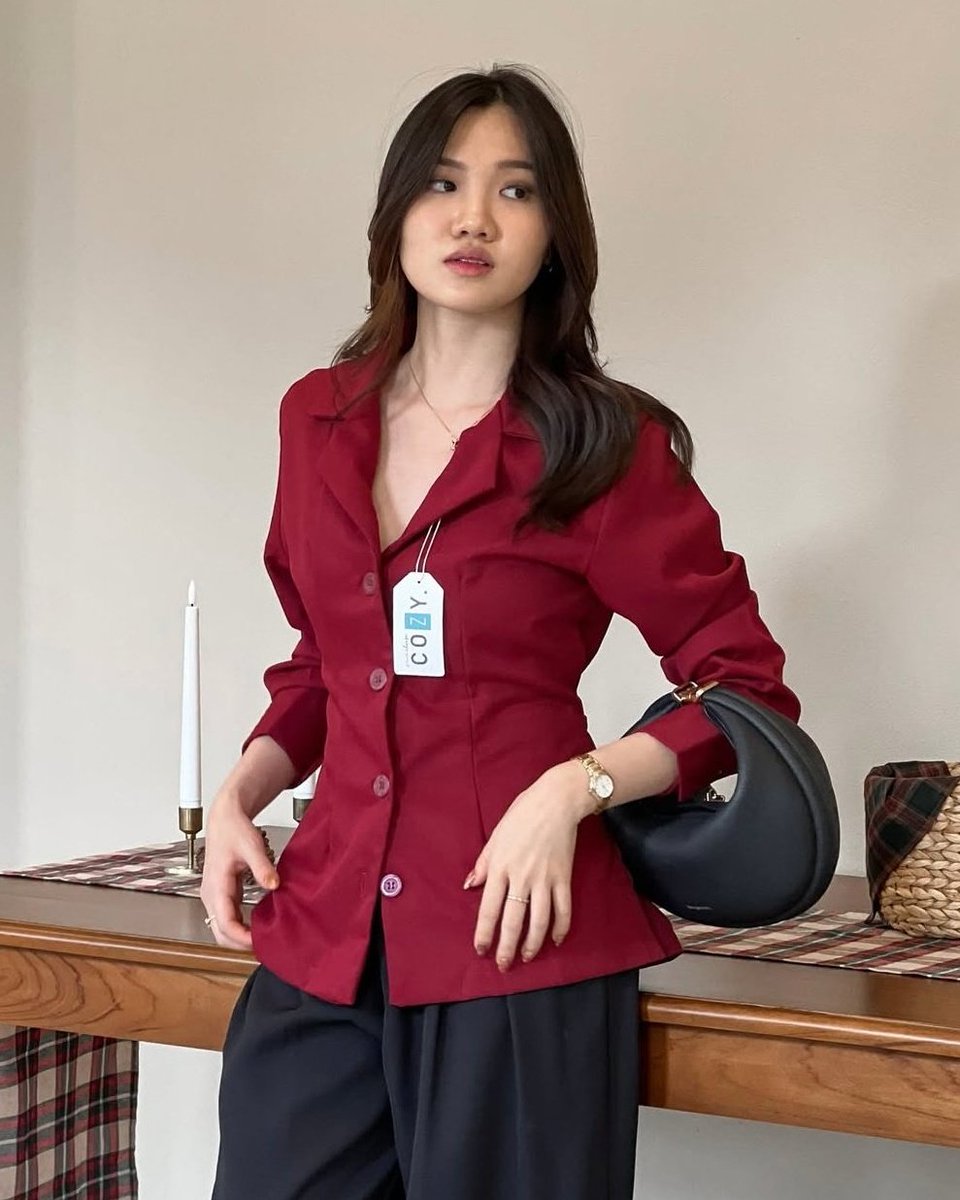 sserawl's tweet image. maroon tops always hit different💃🏻💋