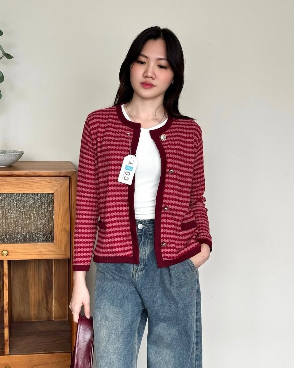 sserawl's tweet image. maroon tops always hit different💃🏻💋