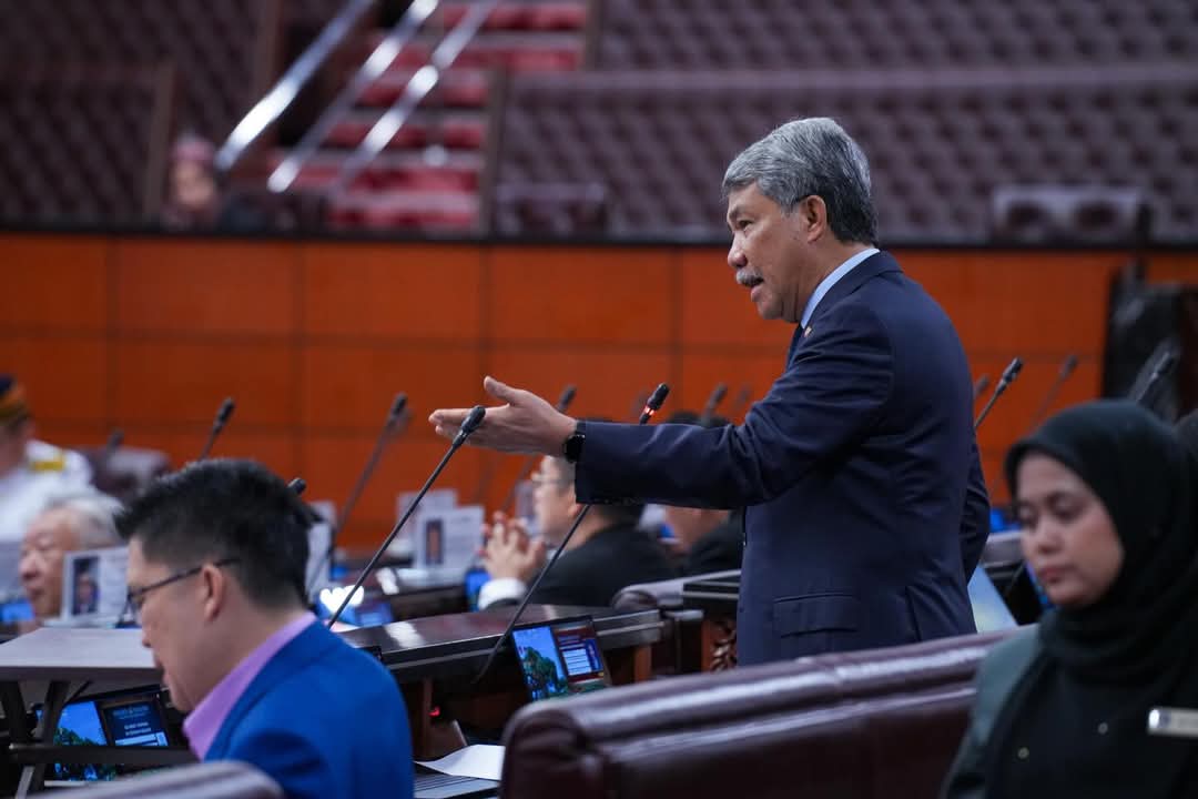 TOKMATCOMMS's tweet image. 2hb Disember 

Pagi tadi di #DewanNegara bagi menjawab soalan daripada YB Senator Tuan Nik Mohamad Abduh bin Nik Abdul Aziz, yang meminta pembentangan kos yang telah ditanggung oleh Kerajaan Malaysia bagi penganjuran Sidang Kemuncak ASEAN ke-47.