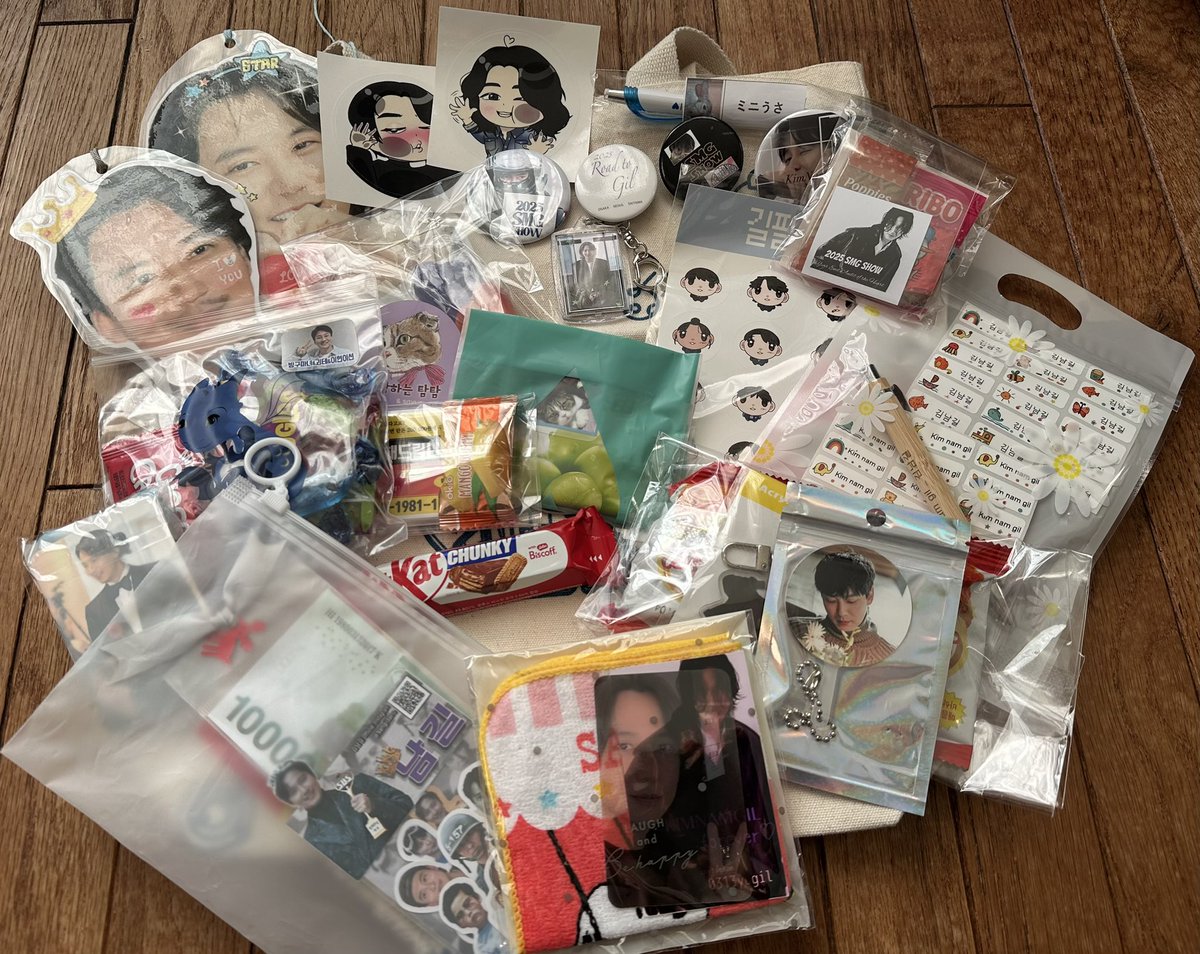chiedkz's tweet photo. 楽しい三日間はあっという間💦
ご同行のお友達、大変お世話になりました。
ステキな推し活、楽しいお買い物、美味しいご飯、とてもステキな旅行になりました。
またこれからもよろしくです🙏😃
#2025SMGSHOW #우주최강쇼 #연말정산
#시그니처기부쇼 #길스토리 #GILSTORY #김남길 https://t.co/klPFlWG4Q4