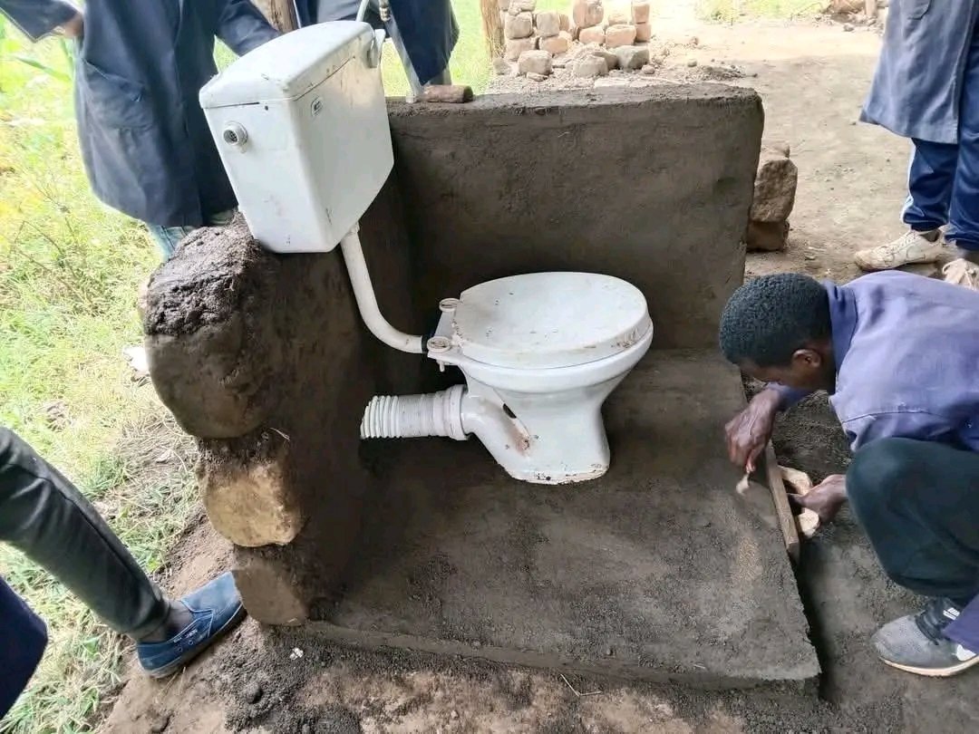 lilacmwesh's tweet image. What on earth is this?😂