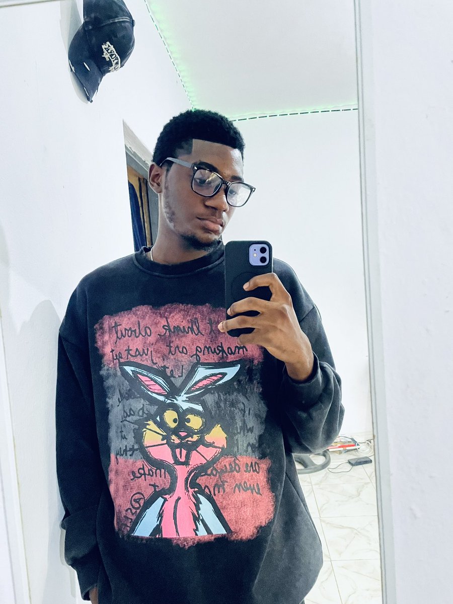 Vilathedesigner's tweet image. Hi, I’m Vila, a Brand &amp;amp; Graphic designer I brands create stop scrolling ads and high-converting visuals🎨.

If you love growth &amp;amp; clean visual, 
Welcome 🤗