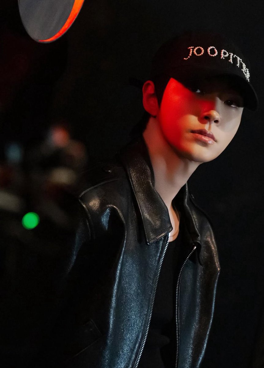 Shelliee930's tweet image. Everything about this man makes me happy!! Love him to pieces 🌸💕 #hwanginyeop