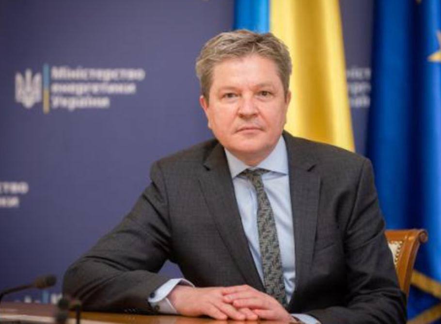 А хто ж його призначав на ці посади? А як же він проходив спецперевірку СБУ? Хто це зробив?
Вкрав гроші та мав зв'язки з рф: у Києві затримано ексзаступника міністра енергетики, колишнього т.в.о. «Енергоатому» Юрія Шейко
За даними слідства, посадовець безпідставно завищив на 18,6