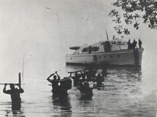 Desembarco del yate Granma, fecha en que recordamos con orgullo y respeto el valor de aquellos hombres que, guiados por #Fidel y con la firme convicción de alcanzar la libertad, se lanzaron a la difícil travesía que marcaría el inicio de una nueva etapa #CubaViveEnSuHistoria