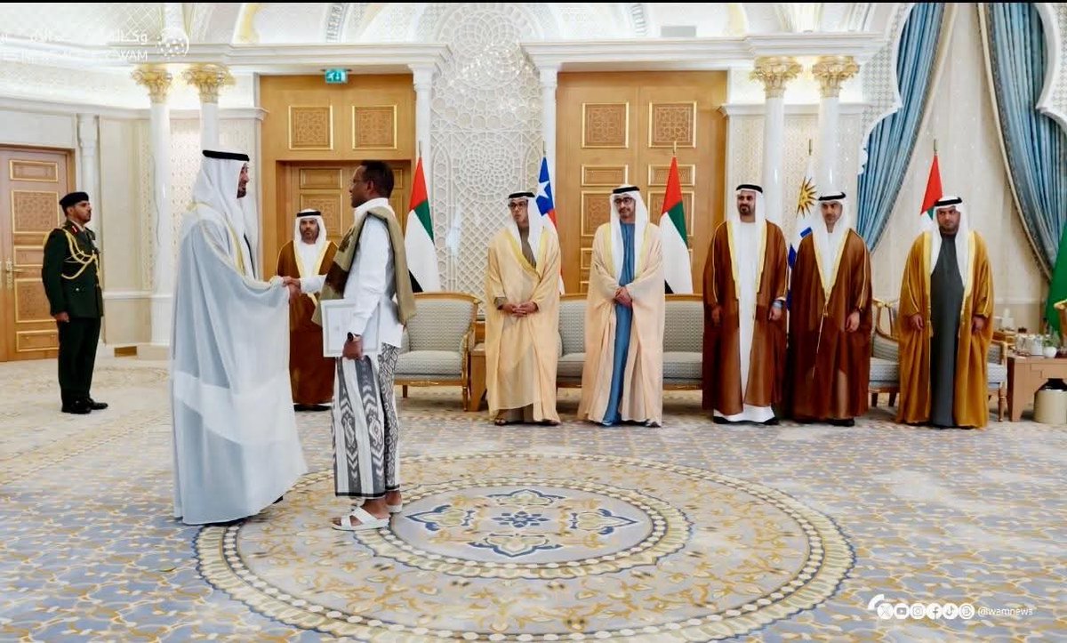 መልካም የስራ ዘመን!በተባበሩት  አረብ የምርቶች የኢትዮጵያ ልዩ መልዕክተኛና ባለ ሙሉ ስልጣን አምባሳደር  ሆነው የተሾሙትዶ/ር ጀማል በከር የሹመት ደብዳቤያቸውን ለተባበሩት አረብ ኢምሬቶች ፕሬዚዳንት ሼክ መሀመድ ቢን ዛይድ አልናህያ አቀረቡ።