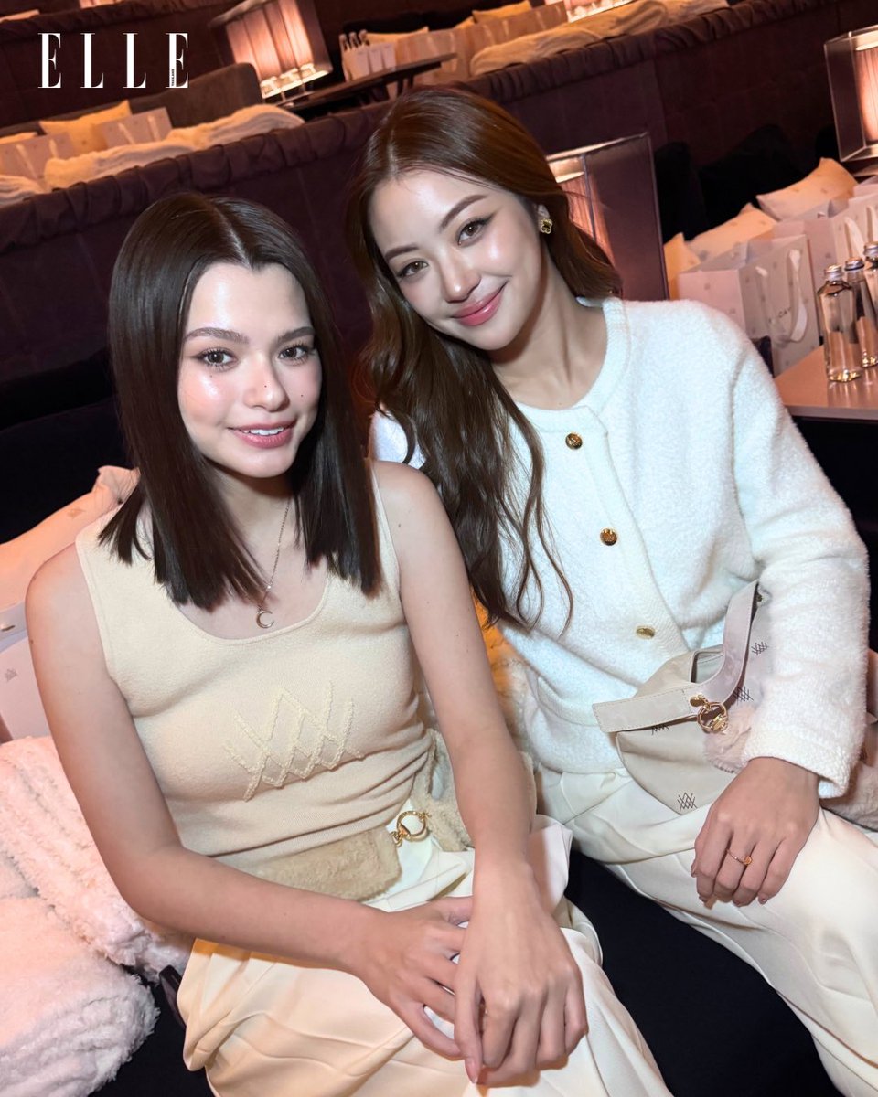 ELLEThailand's tweet image. เปิดภาพสุดพิเศษของเบคกี้ @AngelssBecky และ หมิว @miunatshaa เตรียมตัวชม WACAY Holiday Scene แฟชั่นโชว์ในบรรยากาศพิเศษแบบปิดโรงภาพยนตร์ VIP Embassy Diplomat Screens : Sofa Bed ที่ Central Embassy

#ELLEThailand 
#WacayHolidayScene
#WacayHolidayScenexBecky
#WacayHolidayScenexMiu