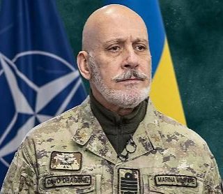 L’Ammiraglio Serbelloni Mazzanti vien dal Mare, parte del club “Vevtici militavi di una colonia vetvibuiti benissimo, massima espevienza di fuoco veale: movtavetti di Capodanno” parla di guerra preventiva alla Russia. 
Montanelli diceva “In questo Paese di cose serie ne abbiamo