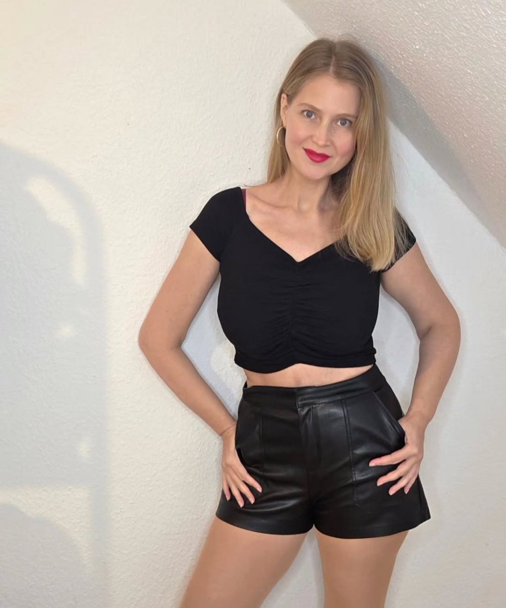 BlondeFin's tweet photo. Last week, after years of service, I finally paid off my debt to my Former Mistress and achieved my freedom.

I'm now trying to figure out where I go from here.

Thank you all so much for the love and support ❤️ 

findom finsub paypig https://t.co/9wbuH1tsR1