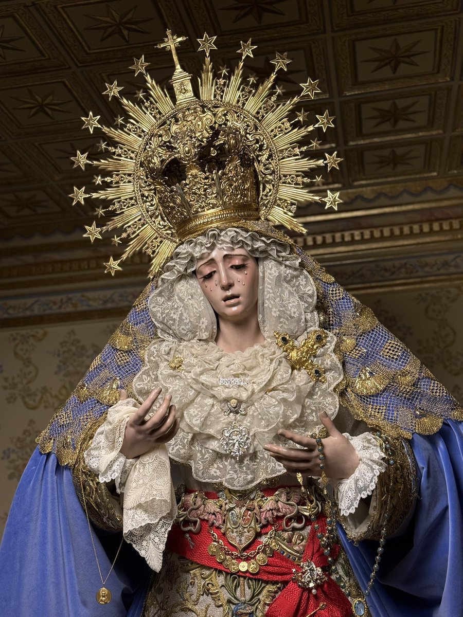 Purísima y oro.

La excelencia se queda corta.