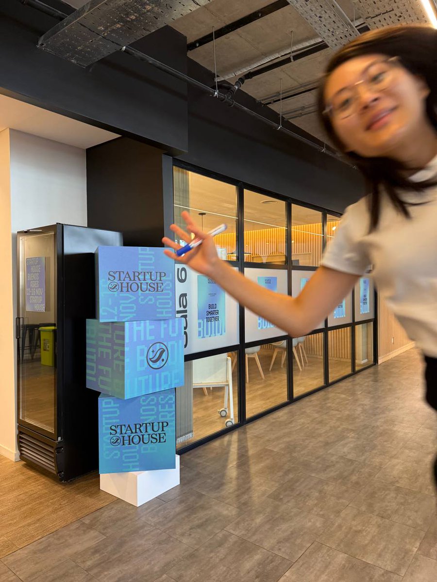 szutung_chen's tweet image. Just turned one year old at the @StarknetFndn 🎂

Still not sleeping through the night, but I can now wobble-walk (jump!) and babble about @Starknet.

Thank you everyone for helping this toddler grow🐣
... and @Swetha for this photo that is so me!