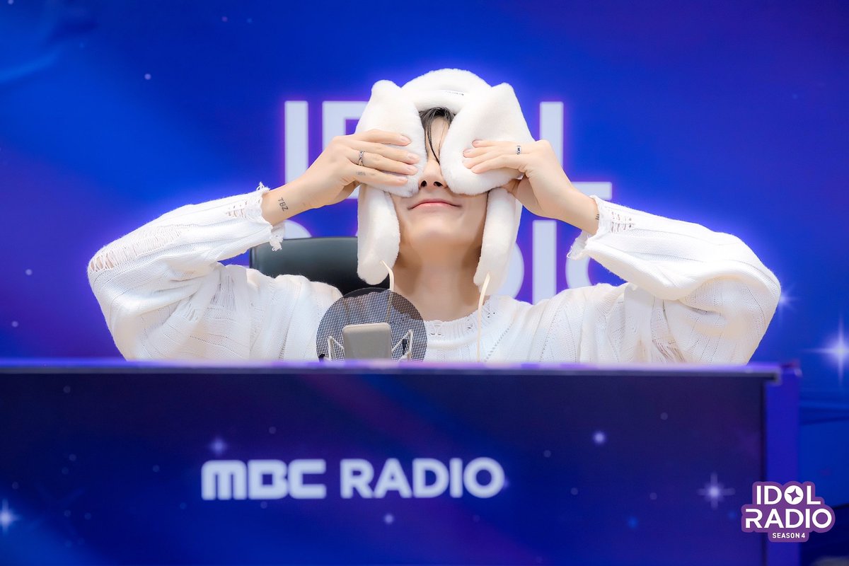 [#아이돌라디오4 앨범 251201]

EP#180 아돌라 with 미소녀즈 = SSS급 조합❤️ (DJ 에릭)

가든에 뭉뭉거리는 하얀 강쥐 입장🐶

<a href="/THEBOYZ_officl/">더보이즈 (THE BOYZ)</a>

#MBC #IDOLRADIO #아이돌라디오 #THEBOYZ #더보이즈 #에릭