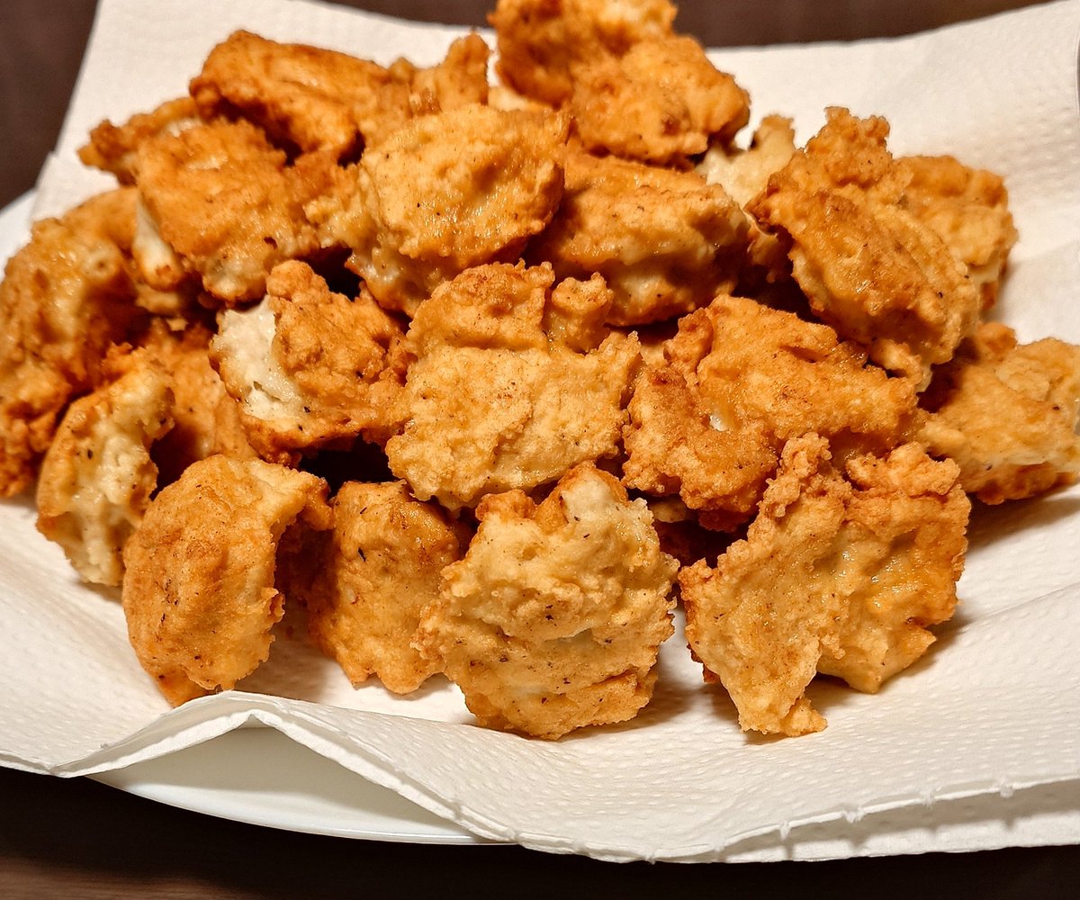 豆腐と鶏むね肉で作った一口ナゲット
スプーンで落としながら揚げ焼きするから形を気にしなくていいの楽😁