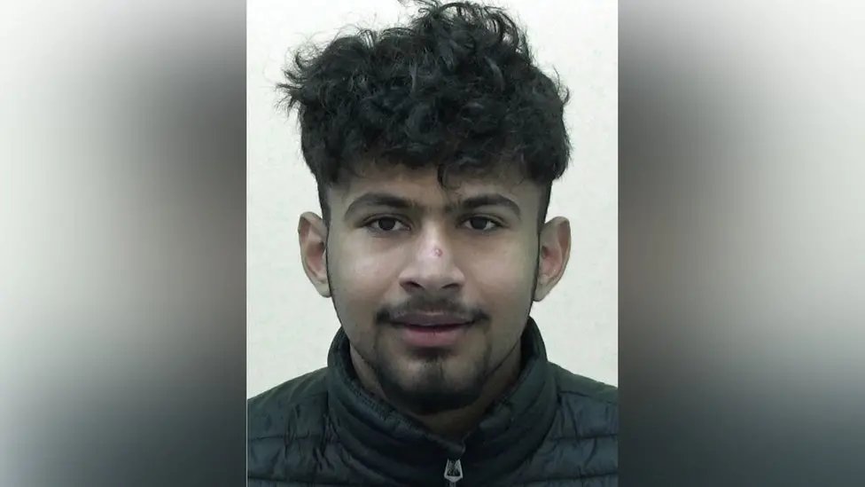 UnityNewsNet's tweet image. On the left is David Morgan.

He received 20 months in jail for posts on X that weren&apos;t  against their times of service.

On the right is Hamoud Al Soaimi, he raped a 13 year old and sexually assaulted a 12 year old girl.

He got ZERO prison time.

This is British Justice.