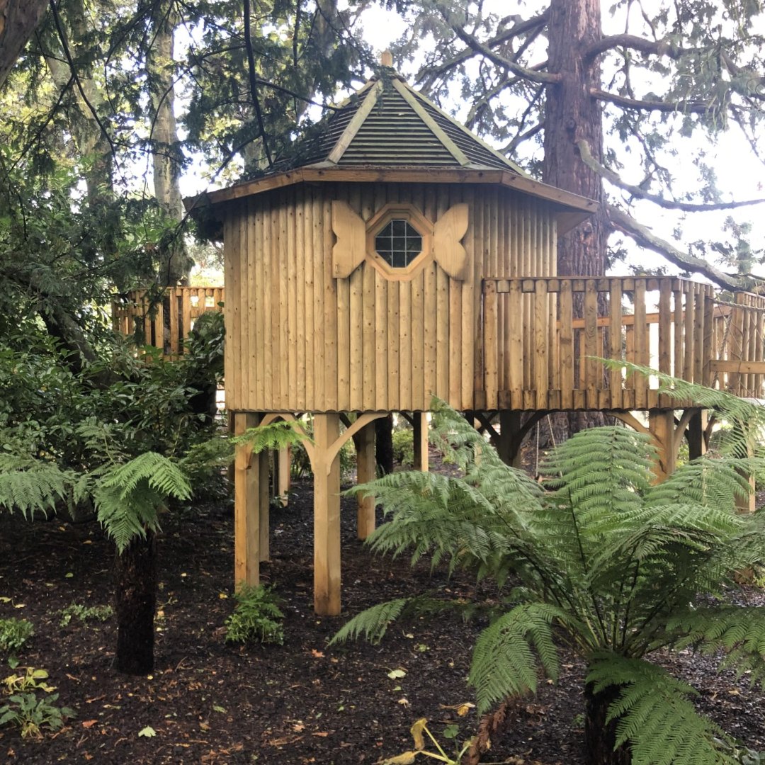 Treehouses are the ultimate garden play area. Bring excitement, adventure and exploration to your garden! Ladders, ropes, steps and slides create the best opportunities for fun and mischief!

#treehouse #treehousebuild #gardeninspo #childhood #outdoor #adventure #explore